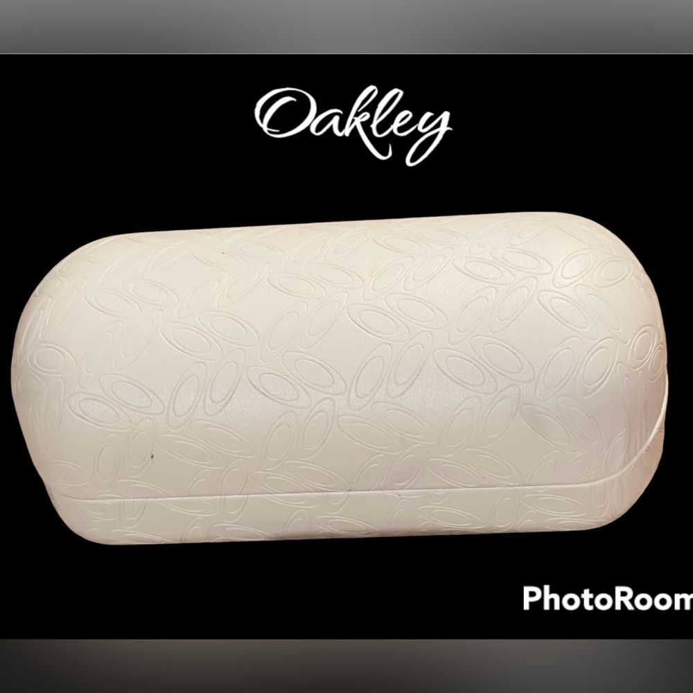 Large Oakley imprinted logo clam protective case for eyewear